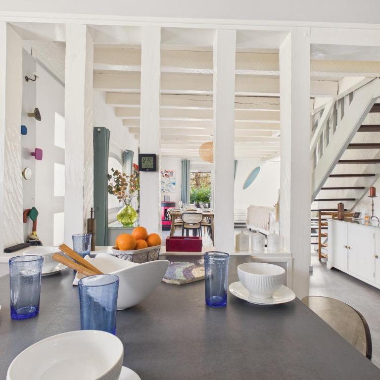 Jolie maison familiale avec jardin pour 6 - Ferienhaus - 12