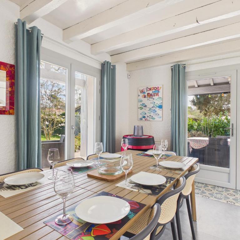 Jolie maison familiale avec jardin pour 6 - Ferienhaus - 10