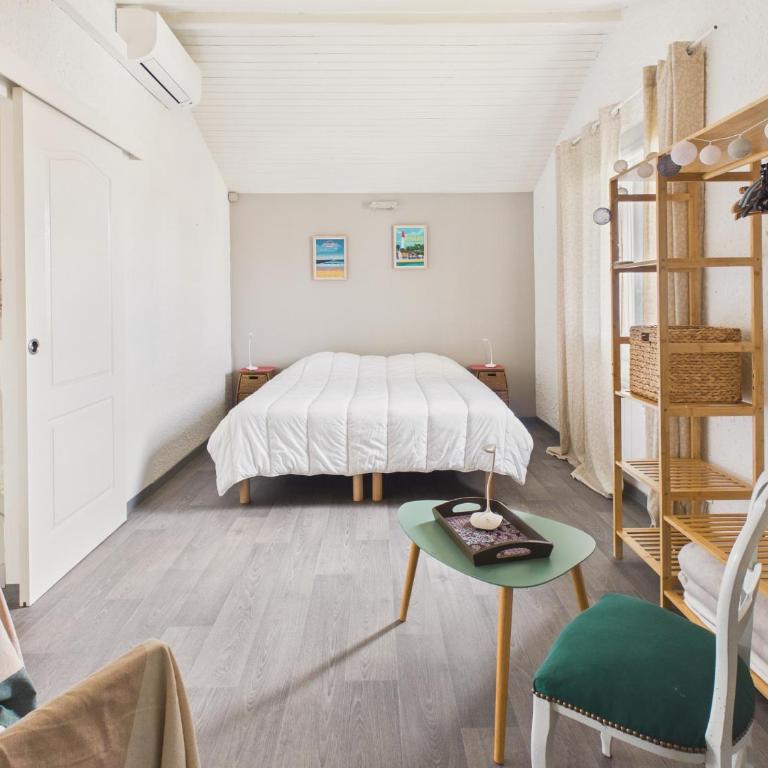 Jolie maison familiale avec jardin pour 6 - Ferienhaus - 14