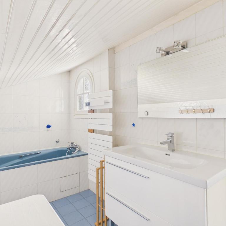 Jolie maison familiale avec jardin pour 6 - Ferienhaus - 21