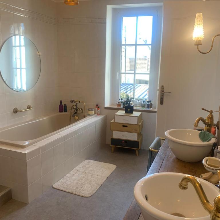Maison complete proche circuit centre ville 8 a 10 personnes 4 chambres 2 salle de bain - Villa - Vue sur Jardin - 36