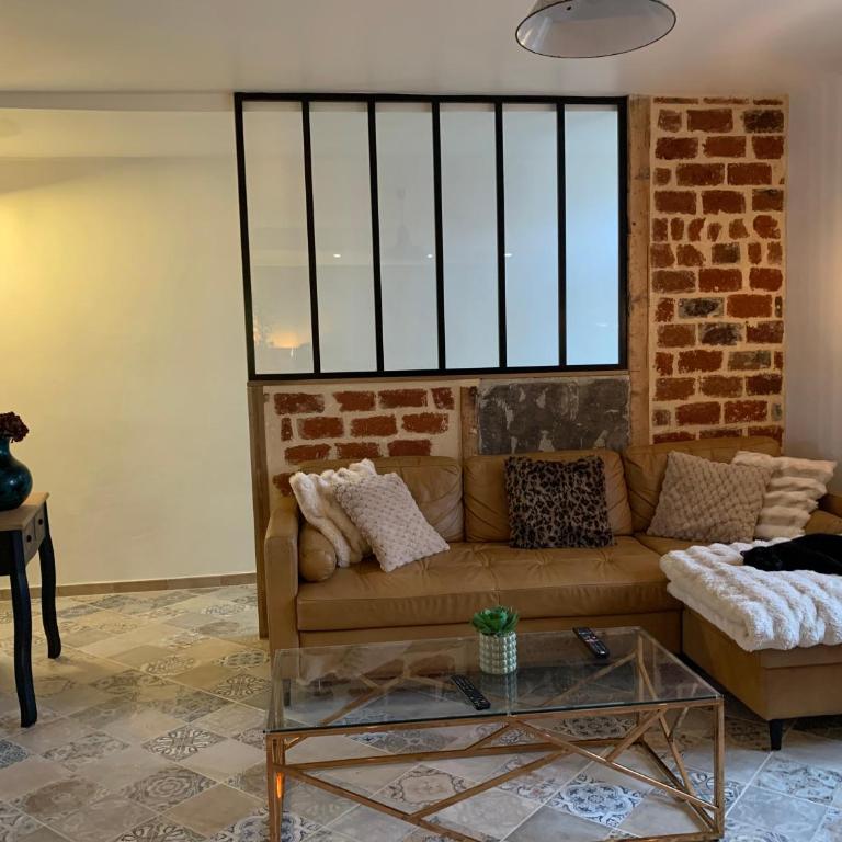 Maison complete proche circuit centre ville 8 a 10 personnes 4 chambres 2 salle de bain - Villa - Vue sur Jardin - 8