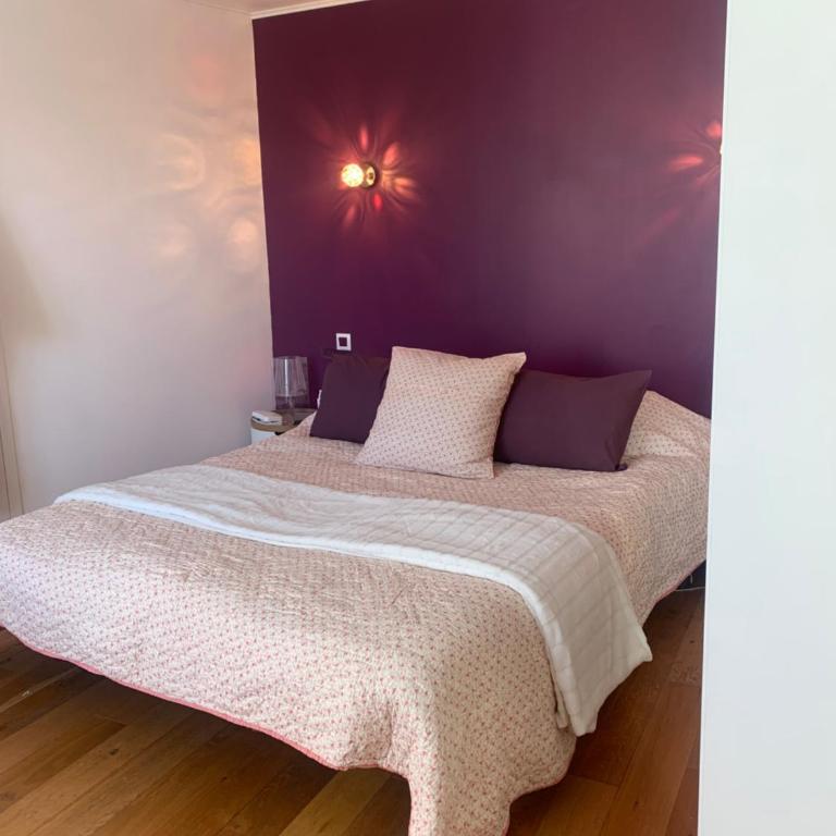 Maison complete proche circuit centre ville 8 a 10 personnes 4 chambres 2 salle de bain - Villa - Vue sur Jardin - 28