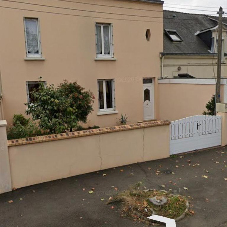 Maison complete proche circuit centre ville 8 a 10 personnes 4 chambres 2 salle de bain - Villa - Vue sur Jardin - 51