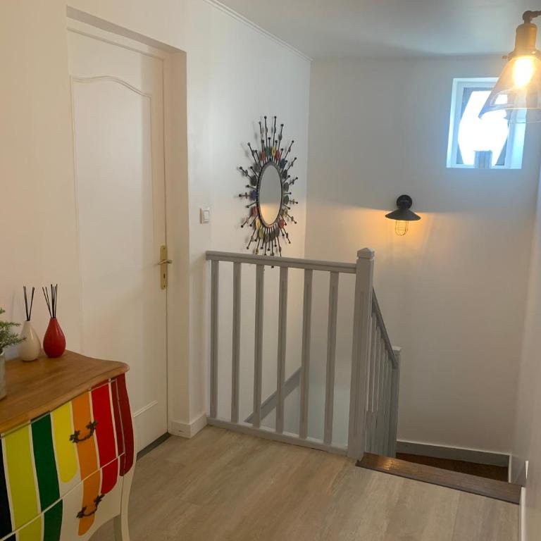 Maison complete proche circuit centre ville 8 a 10 personnes 4 chambres 2 salle de bain - Villa - Vue sur Jardin - 25