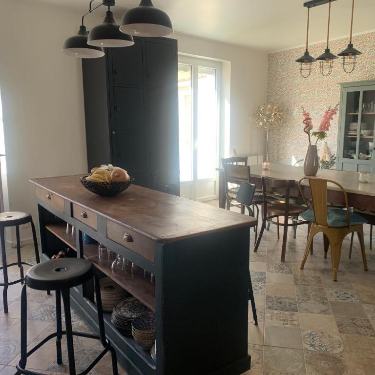 Maison complete proche circuit centre ville 8 a 10 personnes 4 chambres 2 salle de bain - Villa - Vue sur Jardin - 14