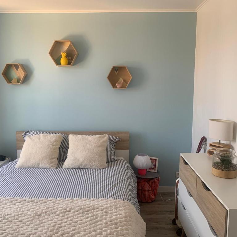 Maison complete proche circuit centre ville 8 a 10 personnes 4 chambres 2 salle de bain - Villa - Vue sur Jardin - 34