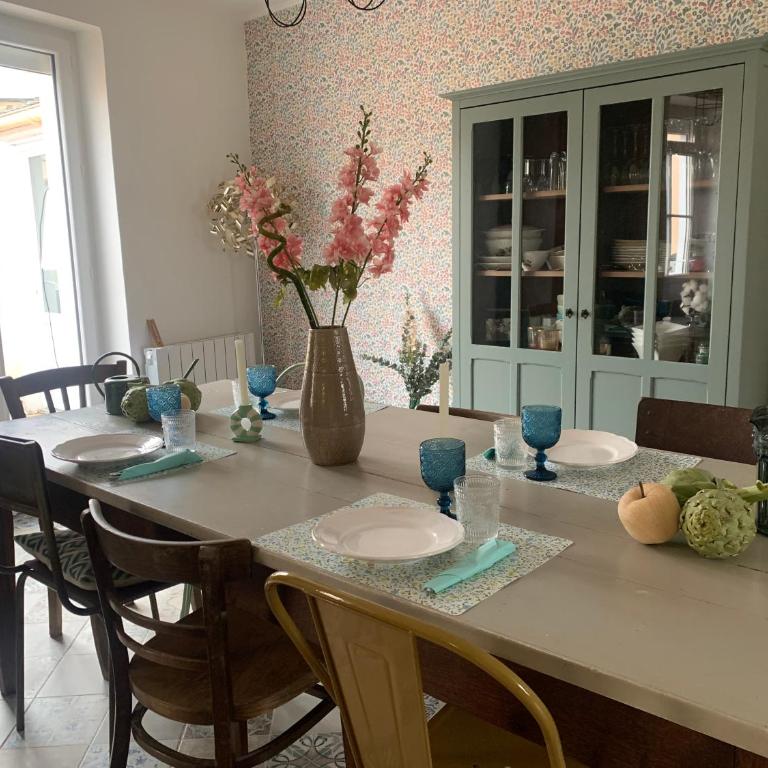 Maison complete proche circuit centre ville 8 a 10 personnes 4 chambres 2 salle de bain - Villa - Vue sur Jardin - 19