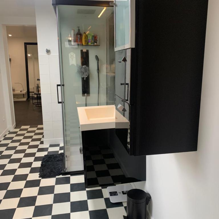 Maison complete proche circuit centre ville 8 a 10 personnes 4 chambres 2 salle de bain - Villa - Vue sur Jardin - 41