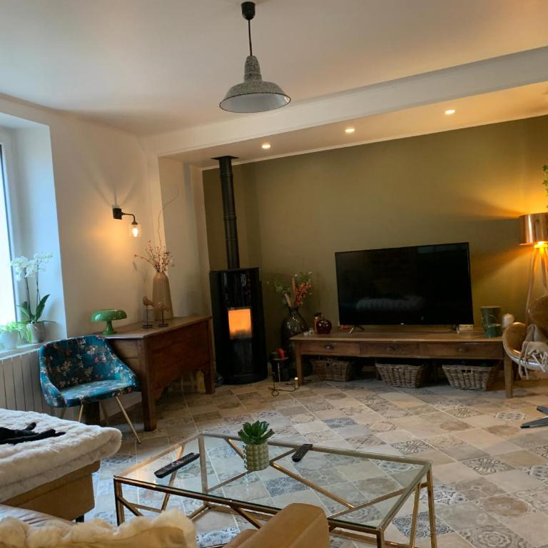 Maison complete proche circuit centre ville 8 a 10 personnes 4 chambres 2 salle de bain - Villa - Vue sur Jardin - 9