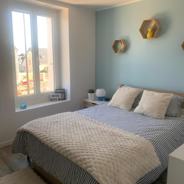 Maison complete proche circuit centre ville 8 a 10 personnes 4 chambres 2 salle de bain - Villa - Vue sur Jardin - 33