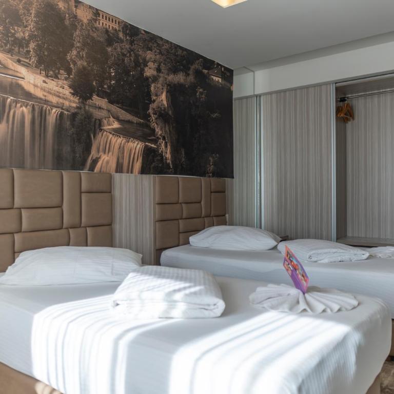 Hollywood Hotel - Double or Twin Superior Room - 5