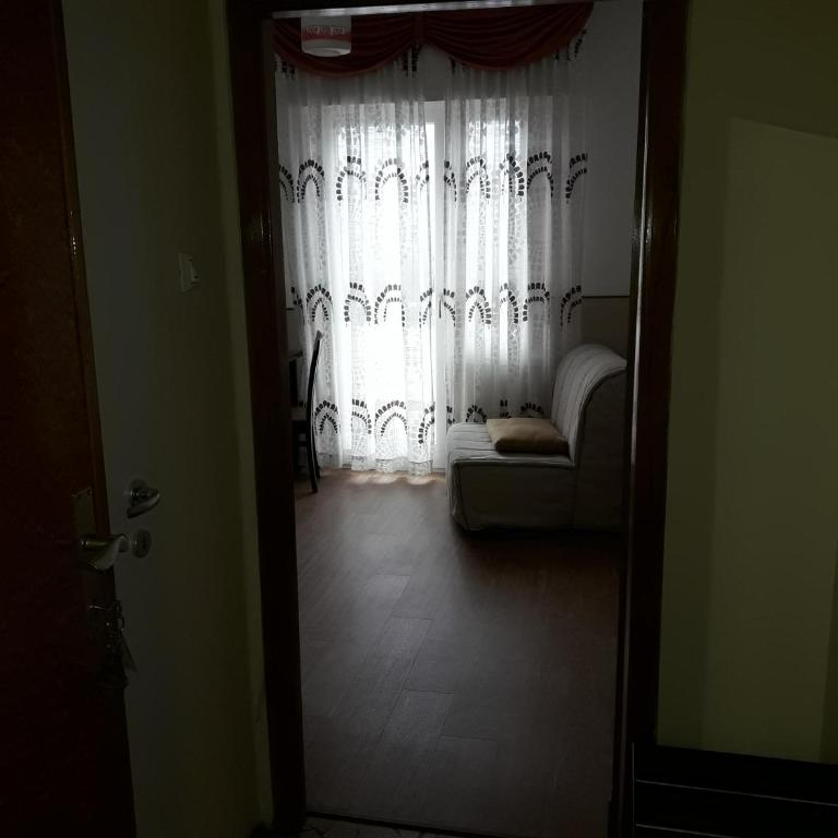 Hotel Lux - Camera Singola con Balcone - 12