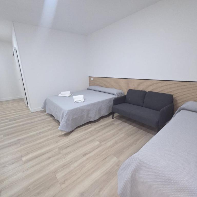 Hostal NV Palacio Congresos - Triple Room - 5