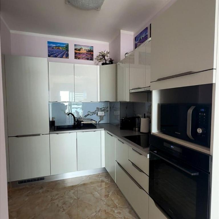 Bella Costa Lux - Two-Bedroom Deluxe Apartment with Balcony - 5