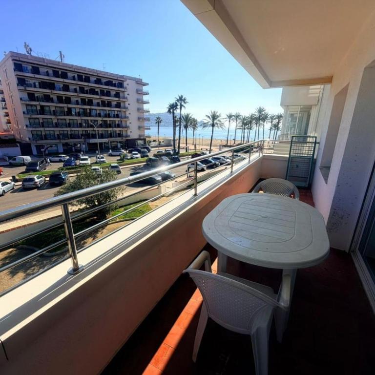Apartamento para 6 personas en Rosas, acceso a la playa - ES-204-69 - Apartment - 8