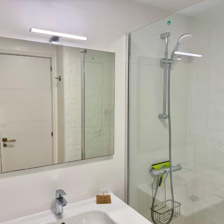 Sea View Apartment, 20th Floor, Pool at Levante Beach - One-Bedroom Apartment - 14