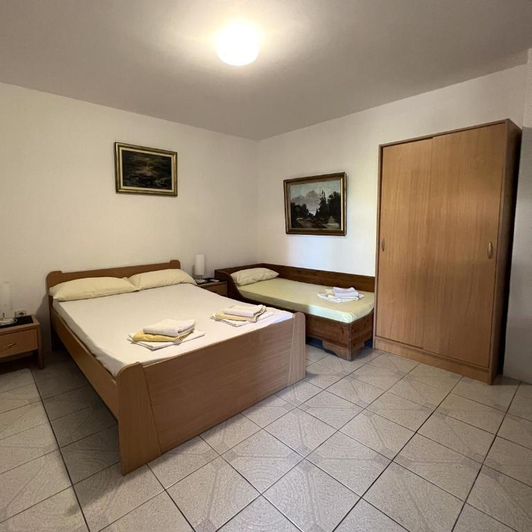 Rooms Villa Desa - Niskobudžetna Trokrevetna Soba - 12