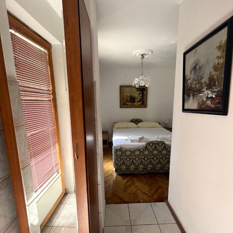 Rooms Villa Desa - Dvokrevetna Soba sa Bračnim Krevetom/Zasebnim Krevetima i Pogledom na Planinu - 20