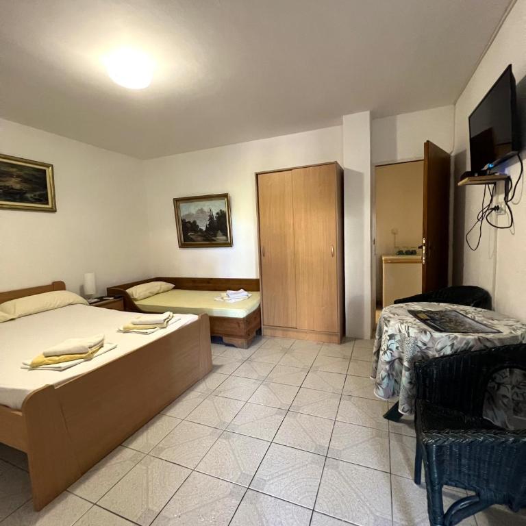 Rooms Villa Desa - Niskobudžetna Trokrevetna Soba - 19