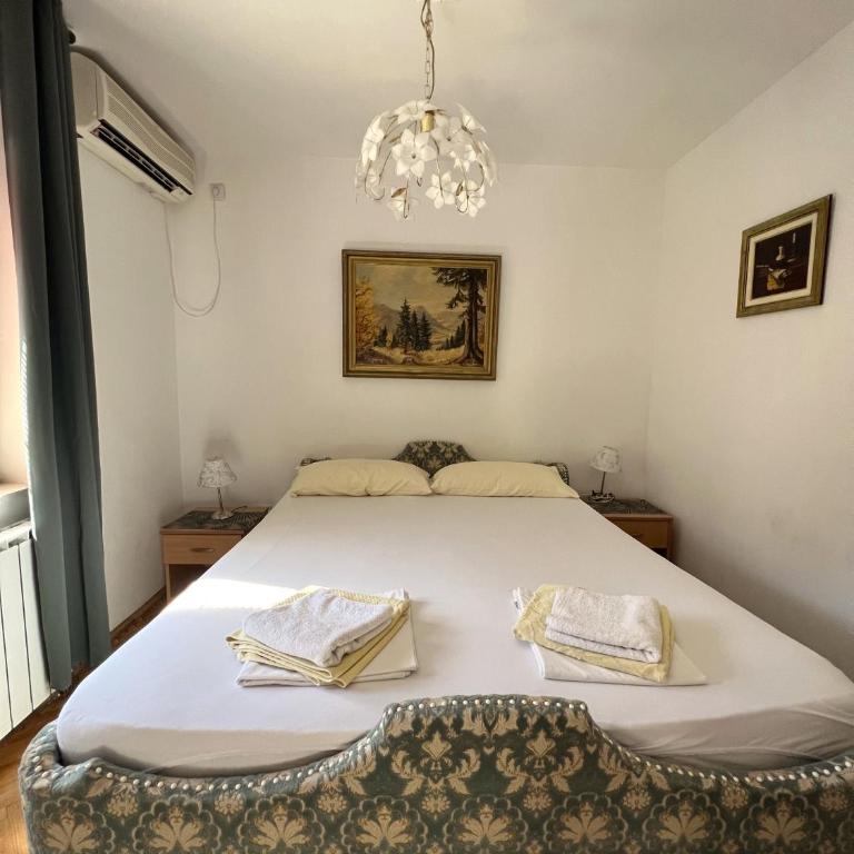 Rooms Villa Desa - Dvokrevetna Soba sa Bračnim Krevetom/Zasebnim Krevetima i Pogledom na Planinu - 21