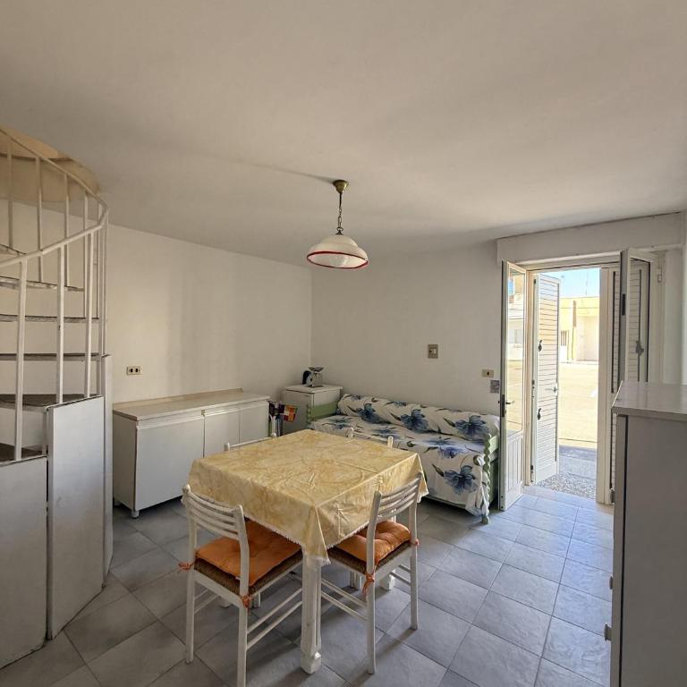 Casa vacanza Bonomi a 15 metri dalla spiaggia - Three-Bedroom Apartment - 1