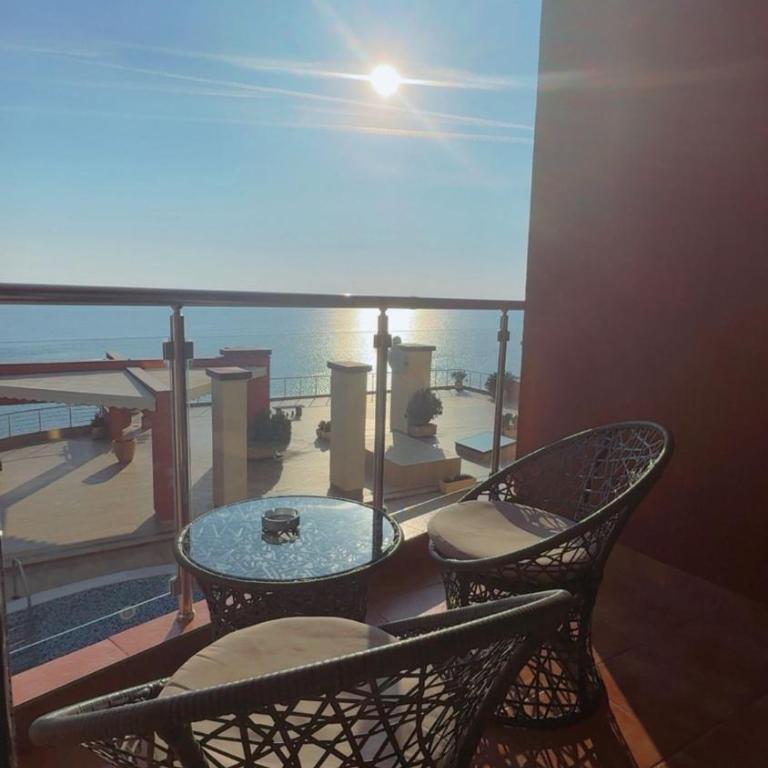 Bella Costa Lux - Two-Bedroom Deluxe Apartment with Balcony - 8