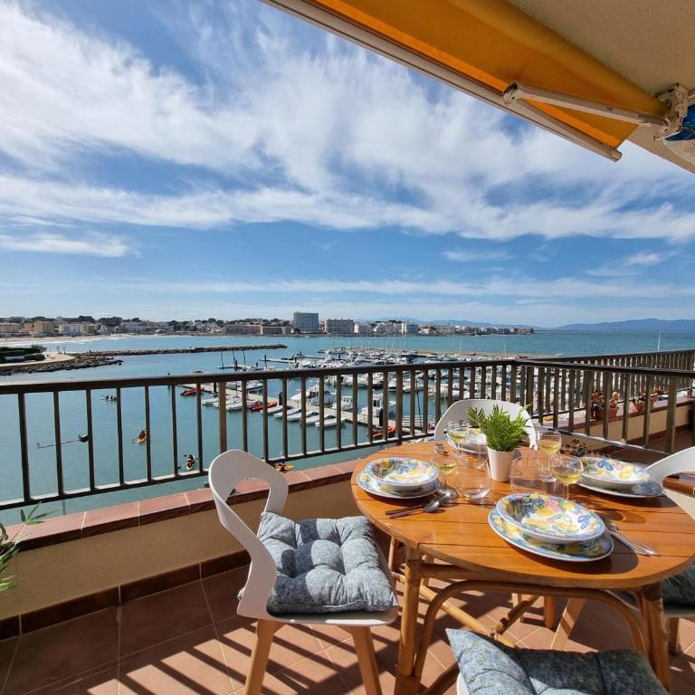 Apartamento con terraza a 200m de la playa de Riells - HISP-236-170 - Apartment - 1