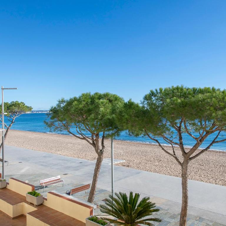 Frontal al mar, 3 dormitorios y terraza con vistas únicas - Apartamento de 3 dormitorios - 17