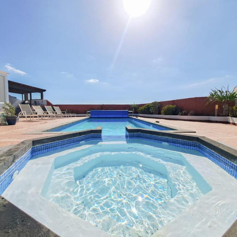 Extremely Private Villa, Heated Pool & Jacuzzi, Pool Wet Bar, Great Views. - Three-Bedroom Villa - 1