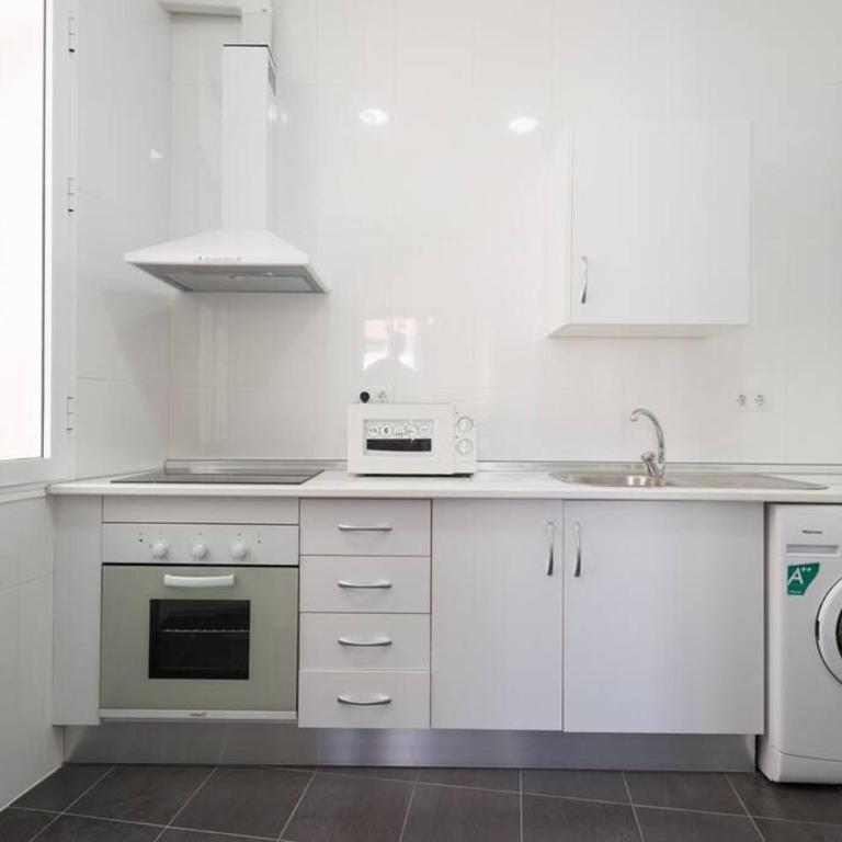 Sunny Málaga Apartments - Two-Bedroom Apartment - 3