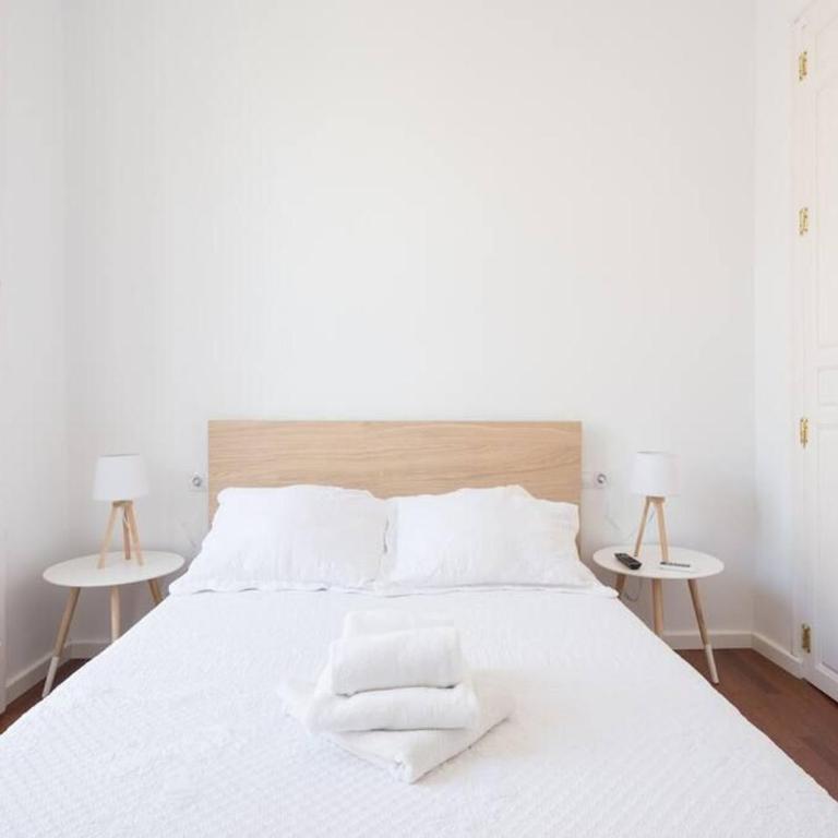 Sunny Málaga Apartments - Two-Bedroom Apartment - 13