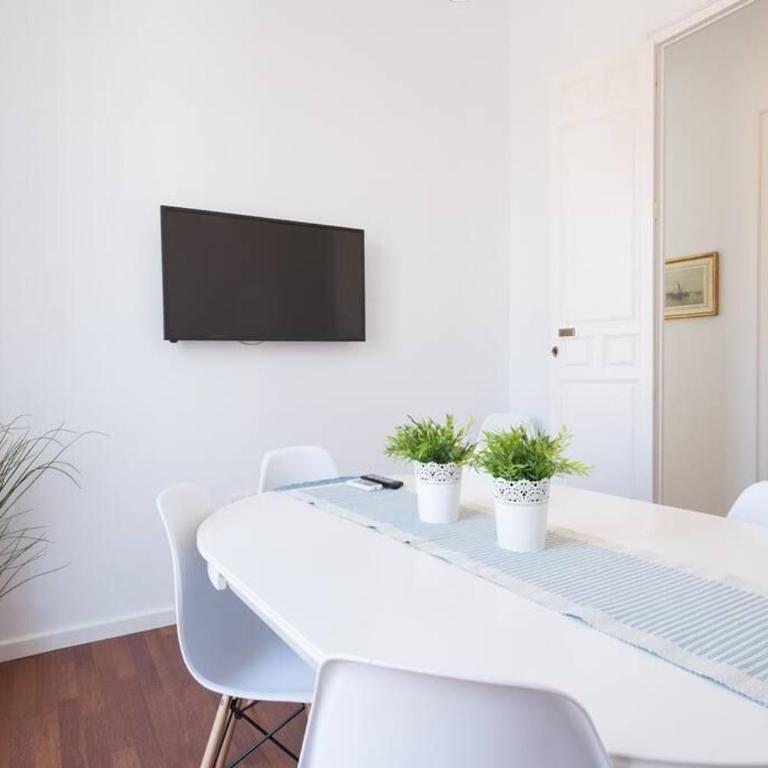 Sunny Málaga Apartments - Two-Bedroom Apartment - 16