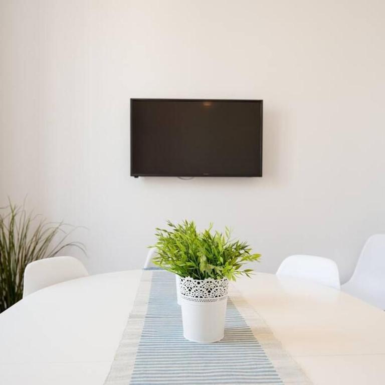 Sunny Málaga Apartments - Two-Bedroom Apartment - 26