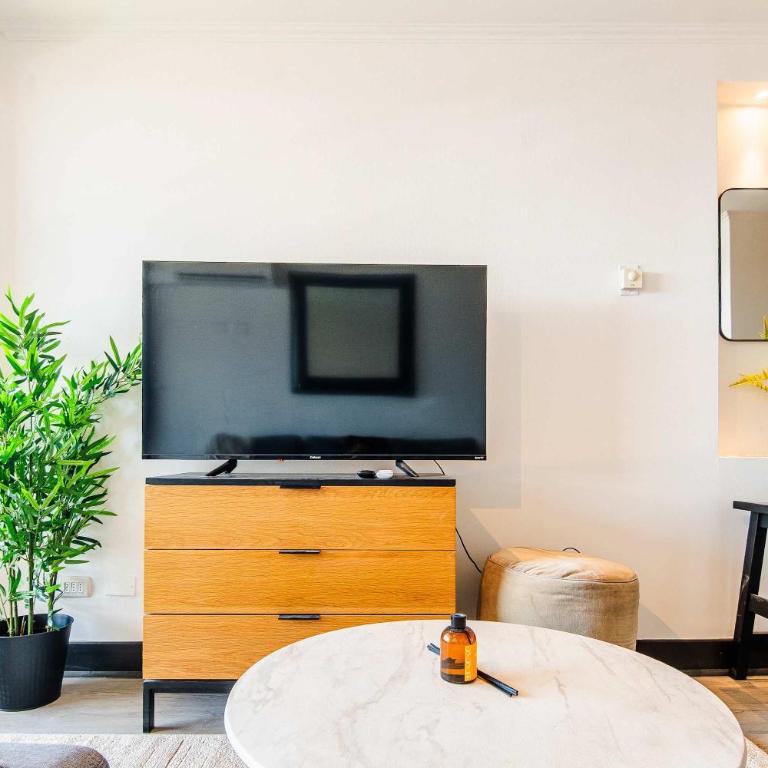 HOM I Pasos del Metro I Las Condes I AC I Parking 0226 - Apartment - 23