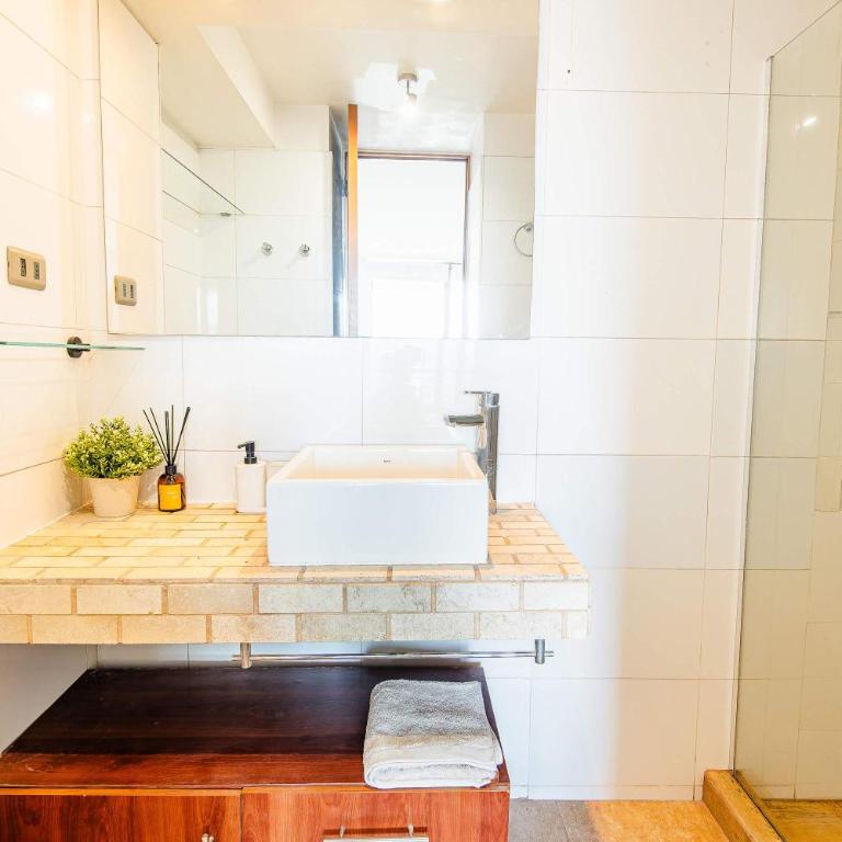 HOM I Pasos del Metro I Las Condes I AC I Parking 0226 - Apartment - 55