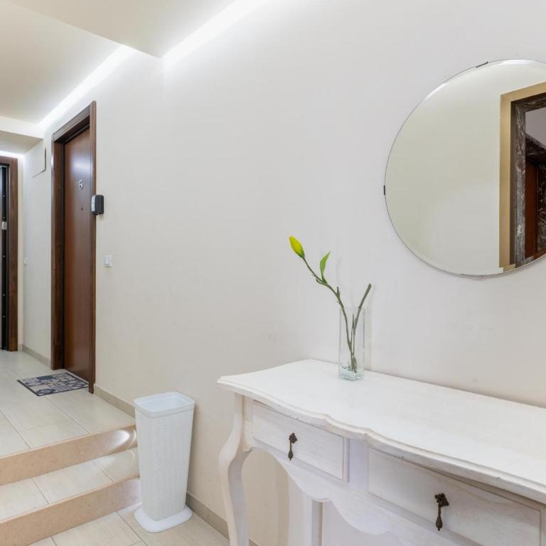 GuestHost - Bella Catania - Lovely Central Flat - One-Bedroom Apartment - 13