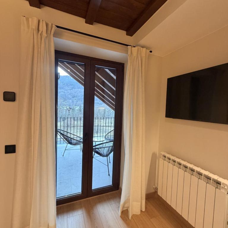 Apartamentos St.Anton Suites Benasque - Apartamento con balcón - 5