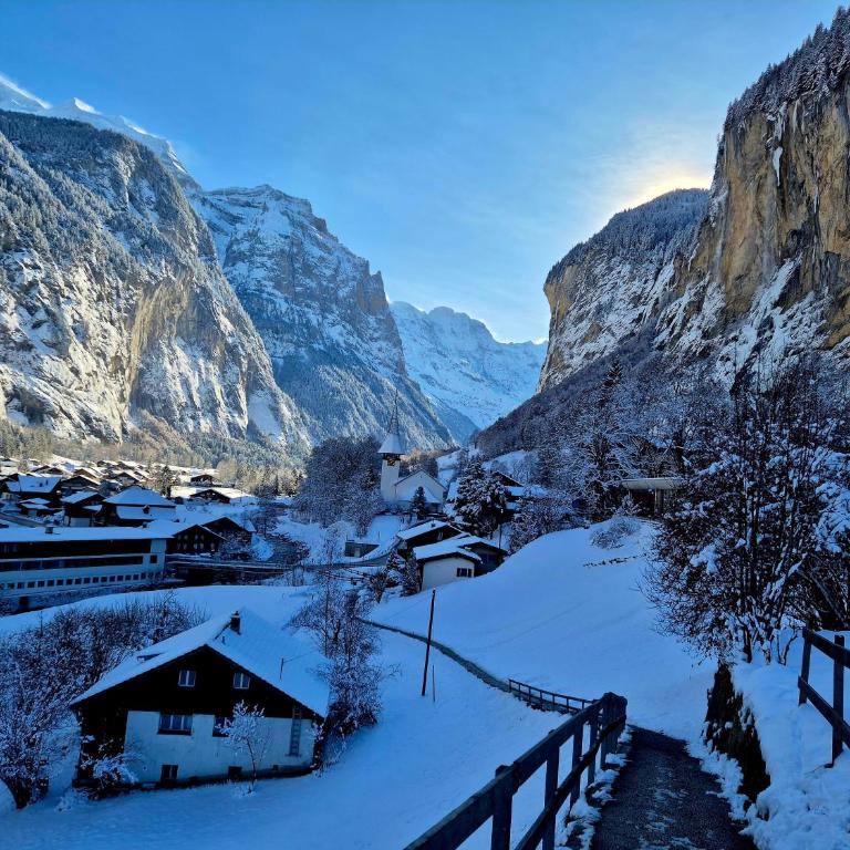 Chalet Bellevue Beautiful Waterfall view private Garden & free parking - Apartment mit 1 Schlafzimmer - 18