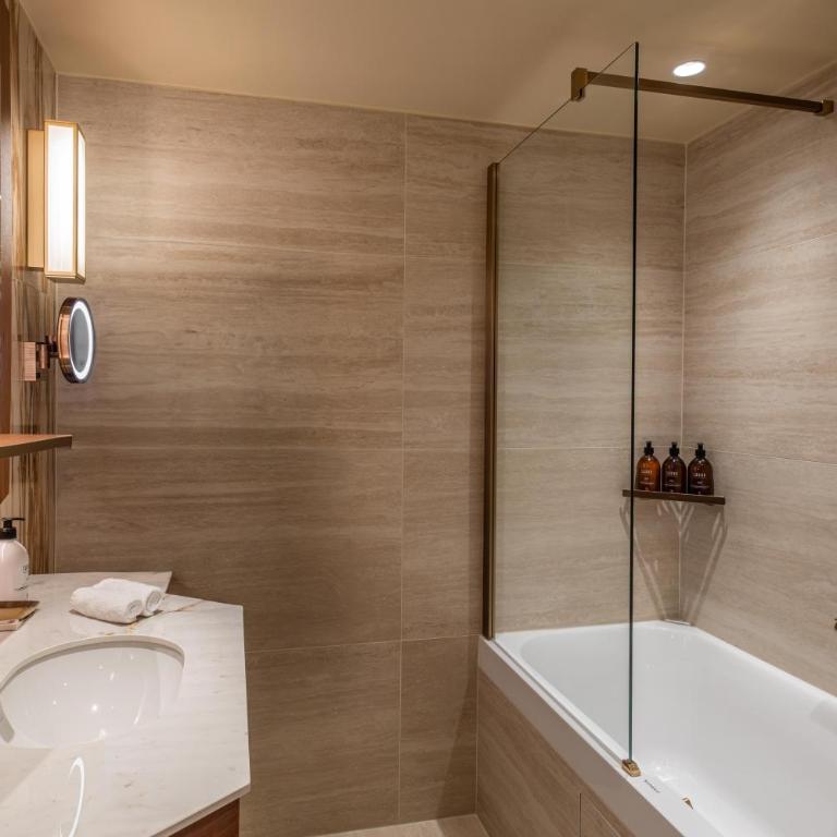 Hôtel La Bourdonnais by Inwood Hotels - Executive Double Room - 4
