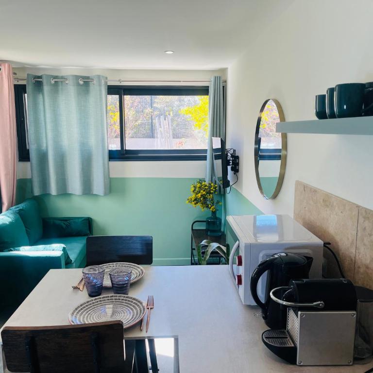 Appart Ethan PROCHE DU CENTRE AVEC PARKING ET JARDIN - One-Bedroom Apartment - 2