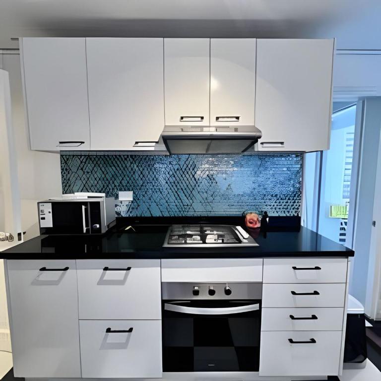 Bien ubicado y Amplio depto - Three-Bedroom Apartment - 4