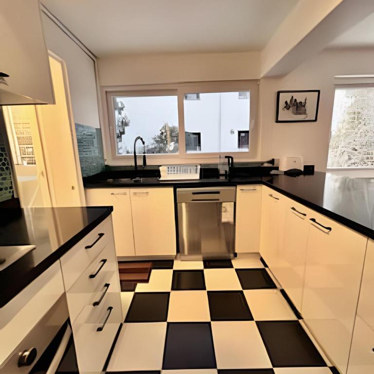 Bien ubicado y Amplio depto - Three-Bedroom Apartment - 5