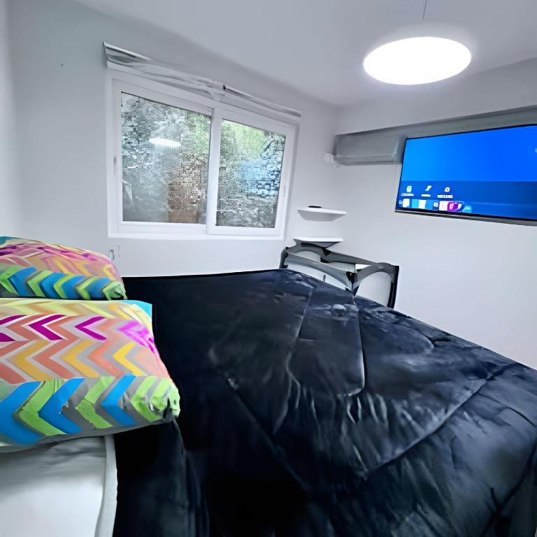 Bien ubicado y Amplio depto - Three-Bedroom Apartment - 10