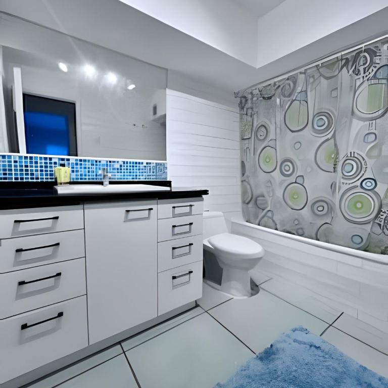 Bien ubicado y Amplio depto - Three-Bedroom Apartment - 13