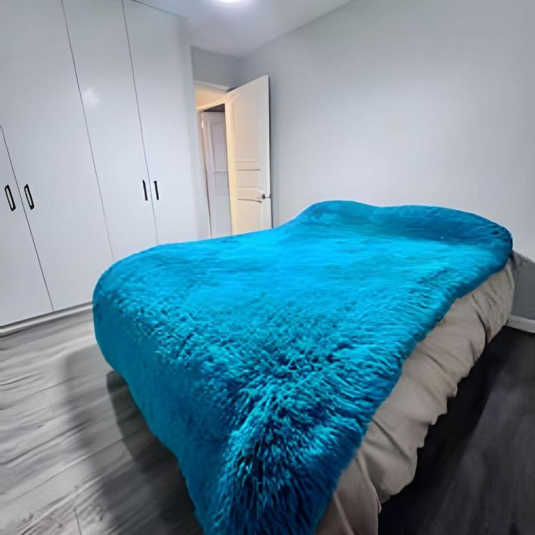 Bien ubicado y Amplio depto - Three-Bedroom Apartment - 15