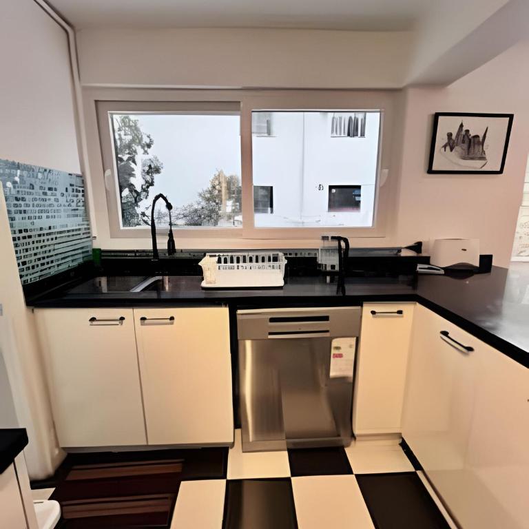 Bien ubicado y Amplio depto - Three-Bedroom Apartment - 20