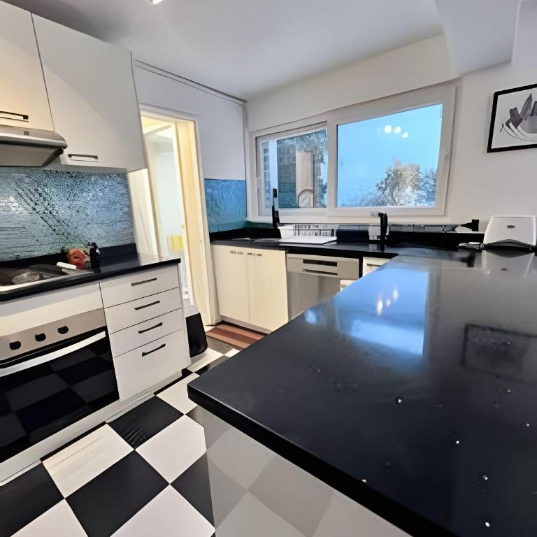 Bien ubicado y Amplio depto - Three-Bedroom Apartment - 21