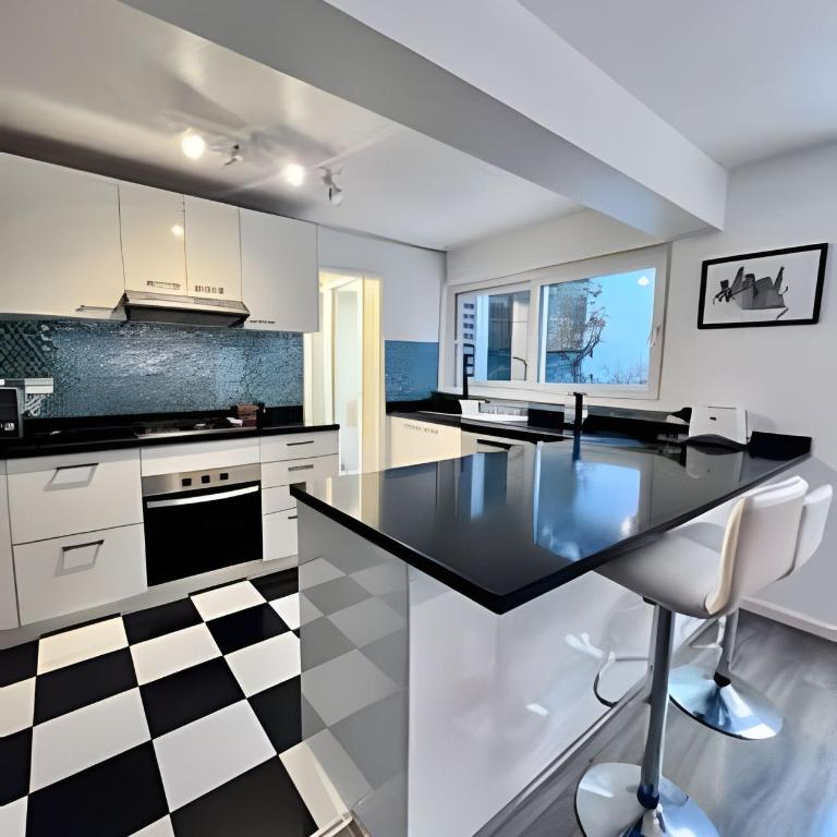 Bien ubicado y Amplio depto - Three-Bedroom Apartment - 22