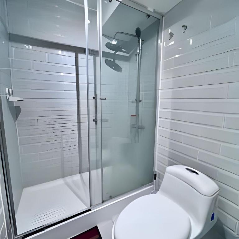 Bien ubicado y Amplio depto - Three-Bedroom Apartment - 23